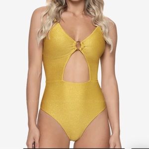 PQ SWIM
MAISIE RING ONE PIECE